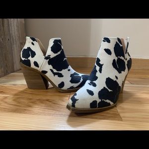 ARider Girl black and white cow print ankle boots  Size 7.5